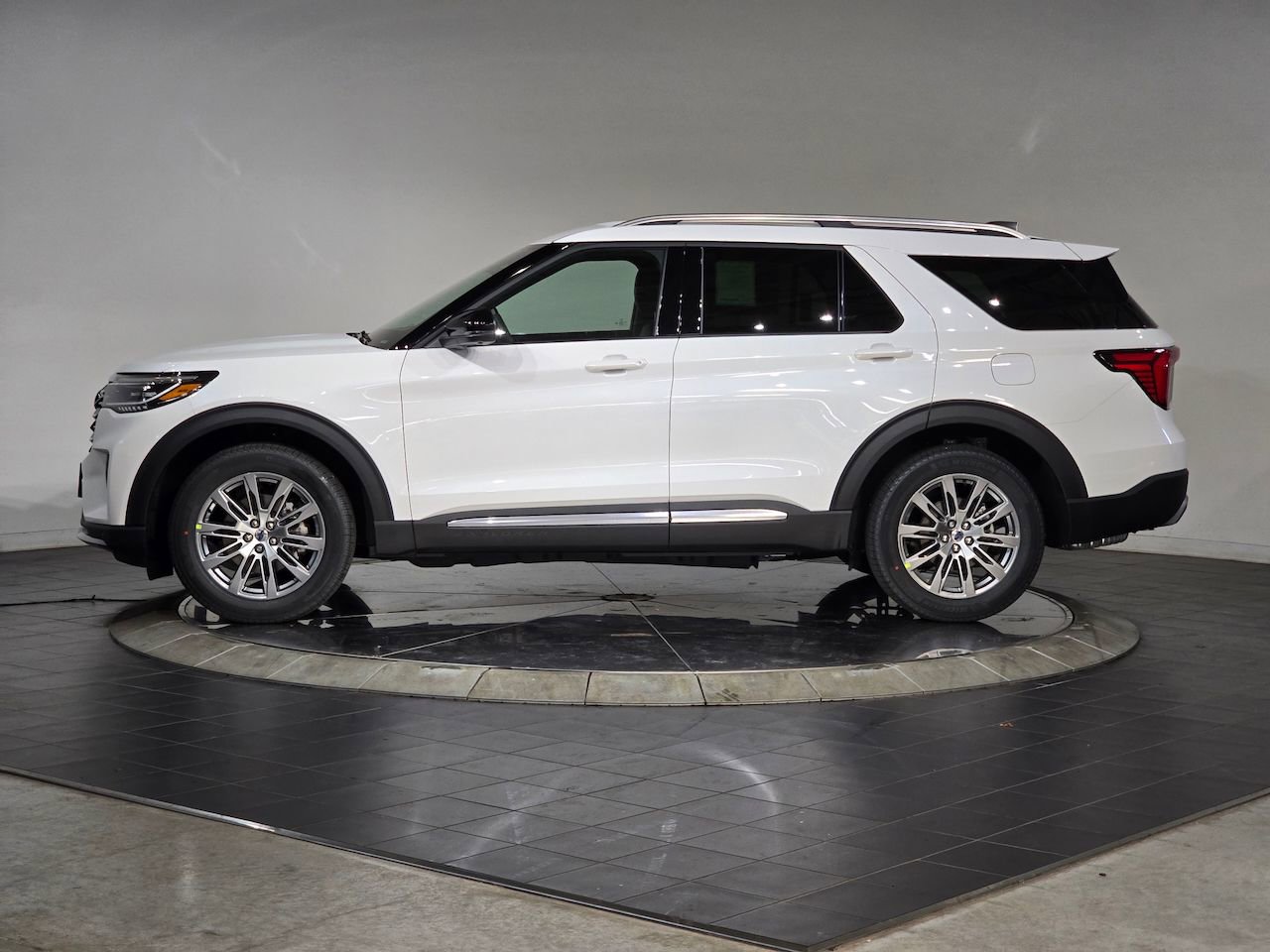 New 2026 Ford Explorer Platinum image 7