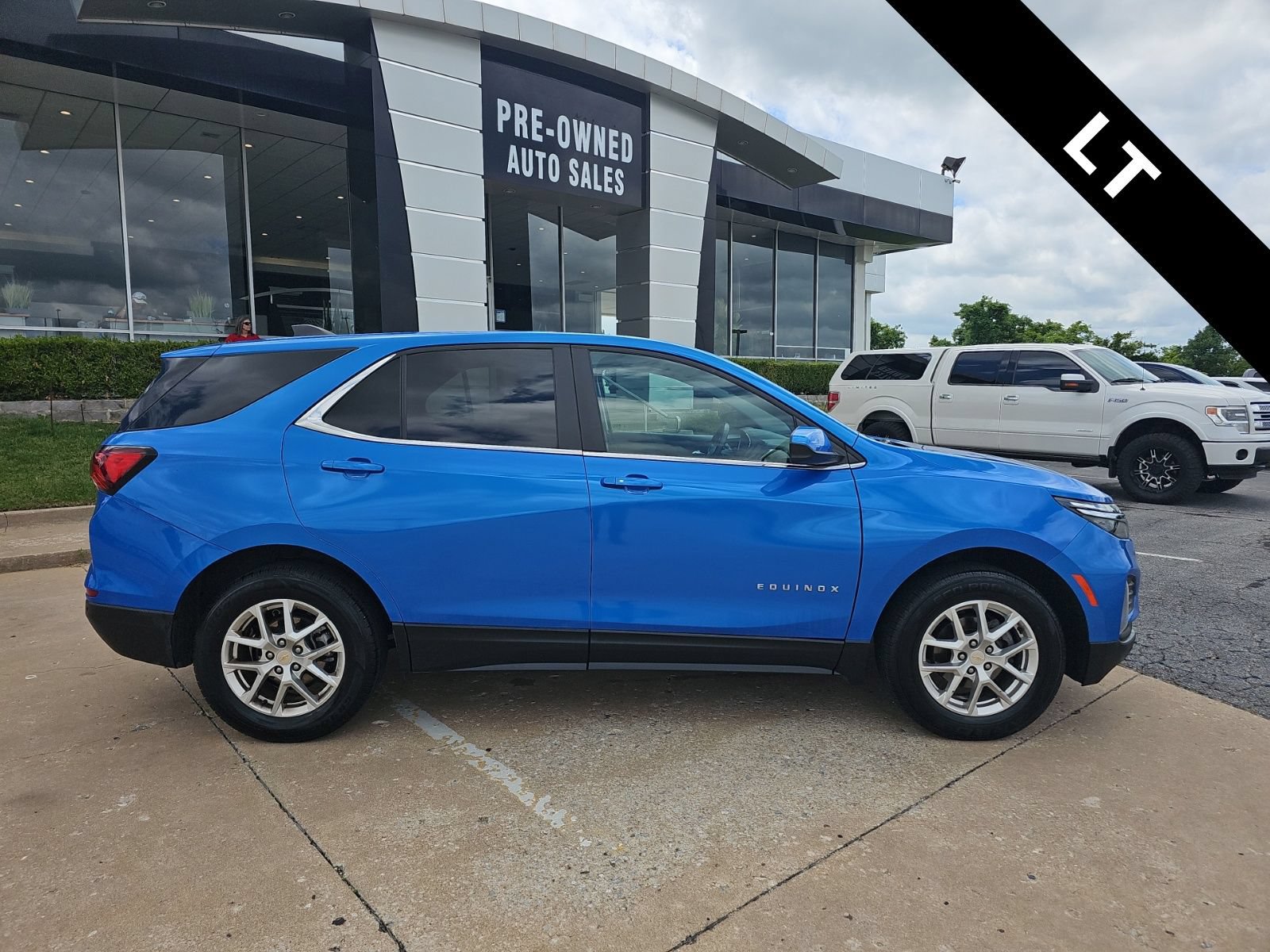 Used 2024 Chevrolet Equinox LT AWD/4WD image 2