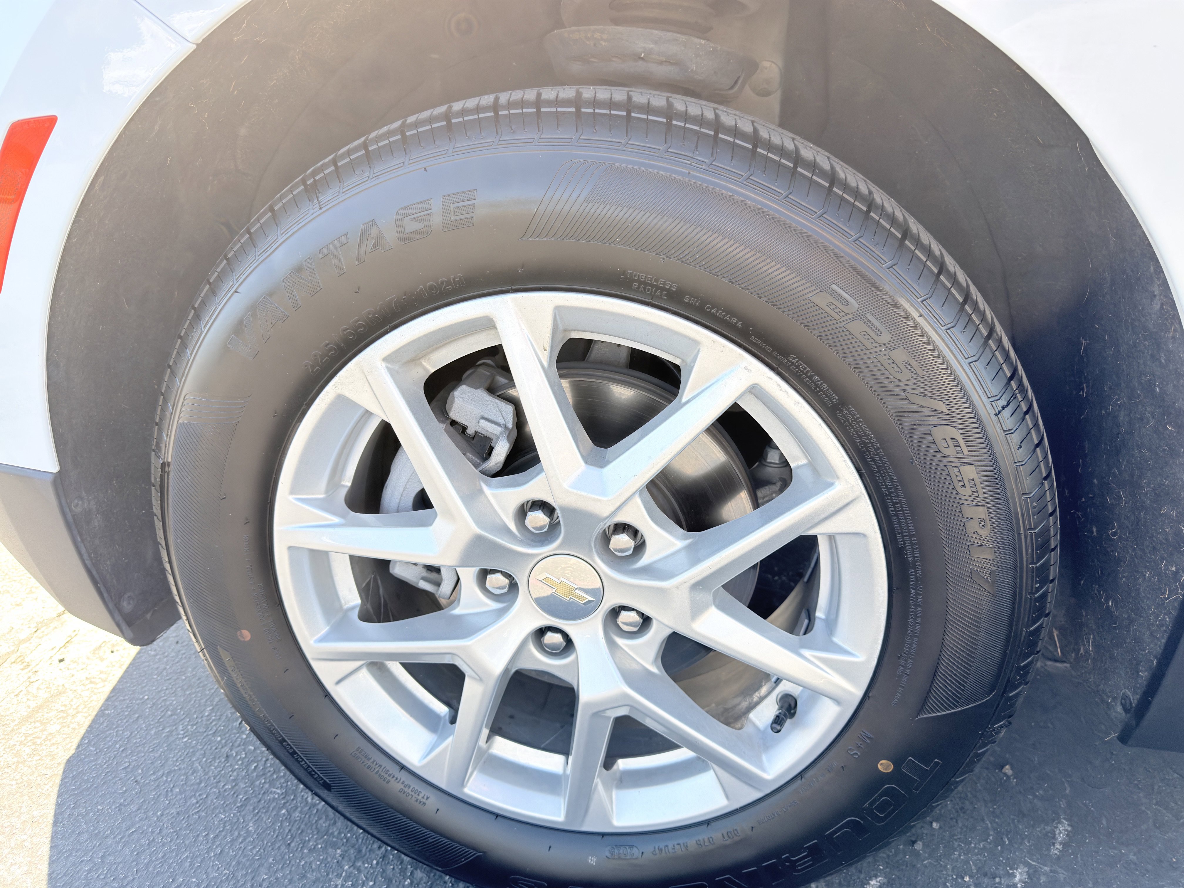 Used 2024 Chevrolet Equinox LT image 38