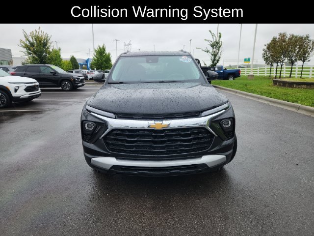 Used 2025 Chevrolet TrailBlazer LT AWD/4WD image 2