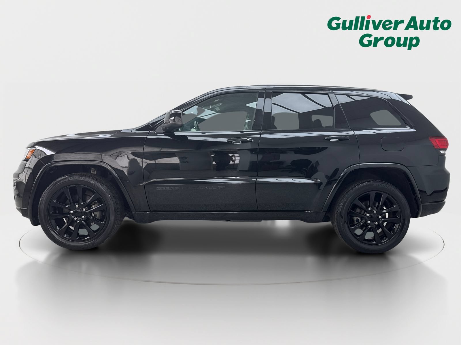 Used 2022 Jeep Grand Cherokee Laredo X RWD image 3