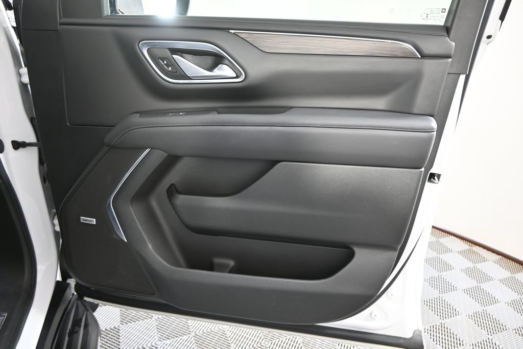 Used 2022 Chevrolet Tahoe LT w/ Luxury Package AWD/4WD image 12