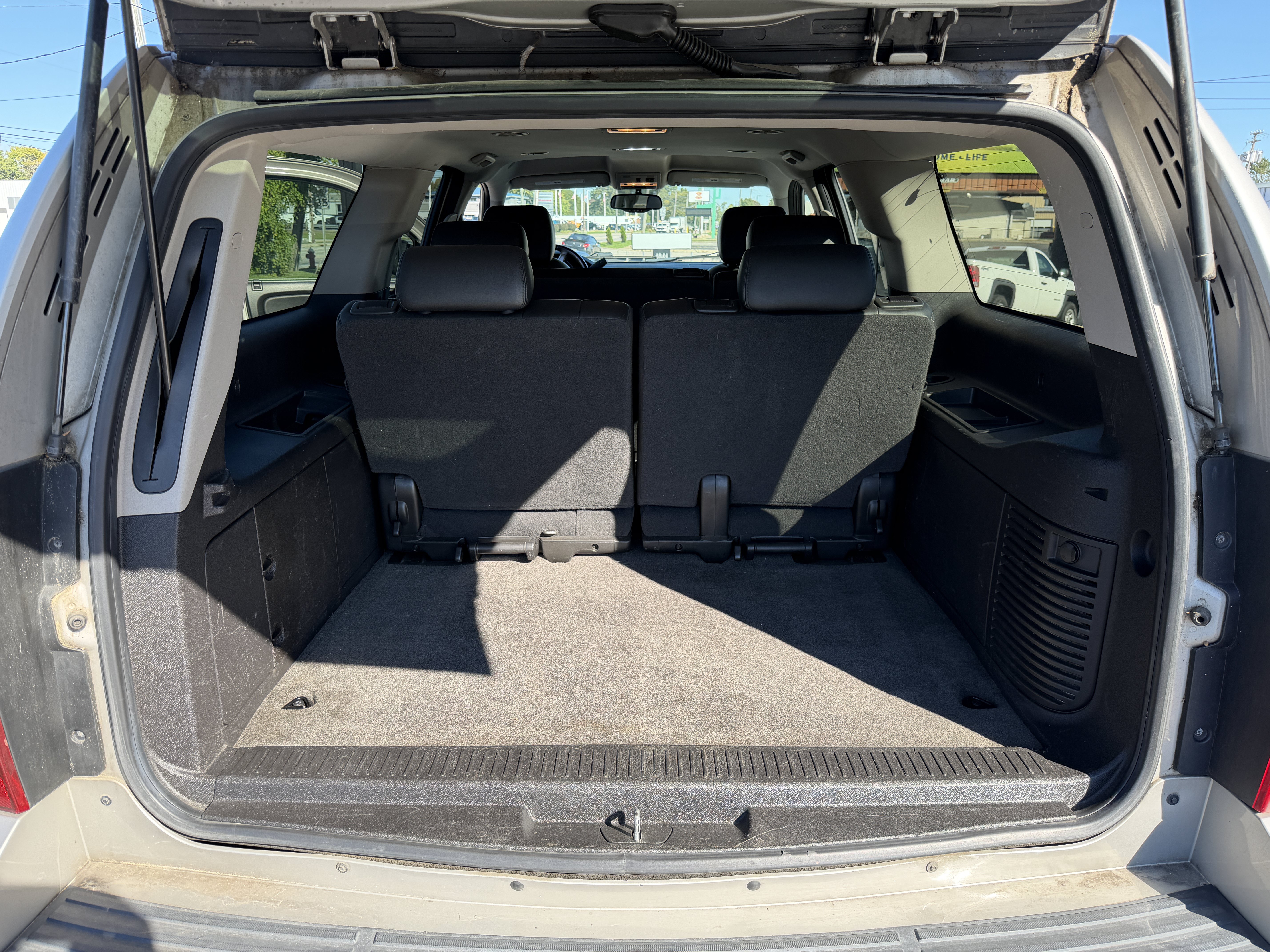 Used 2009 Chevrolet Suburban LT w/ Luxury Package AWD/4WD image 34