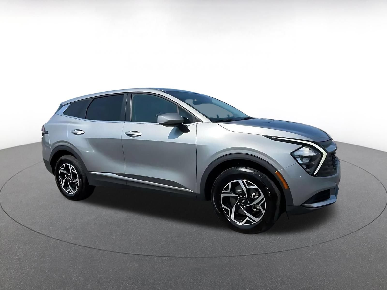 Used 2023 Kia Sportage LX AWD/4WD image 2