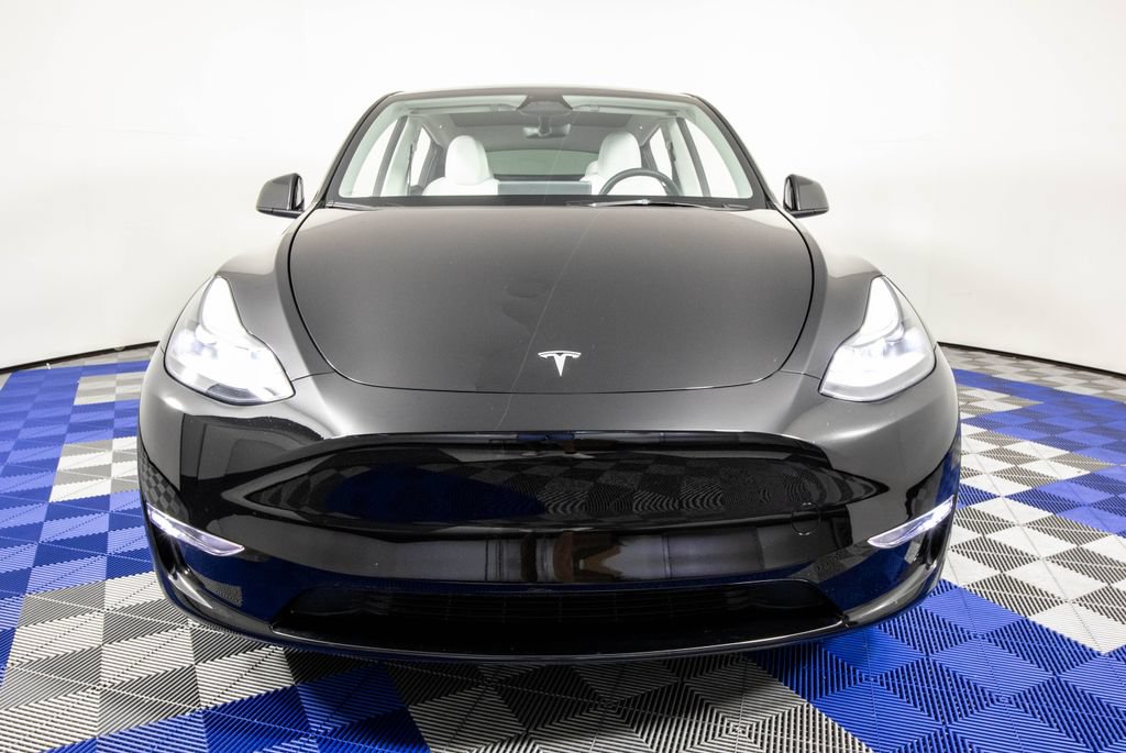 Used 2024 Tesla Model Y Long Range AWD/4WD image 3