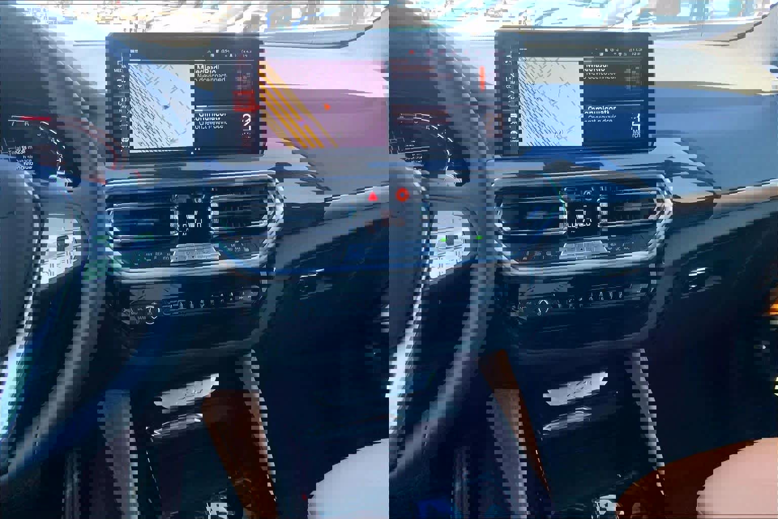 Used 2025 BMW X4 xDrive30i image 6