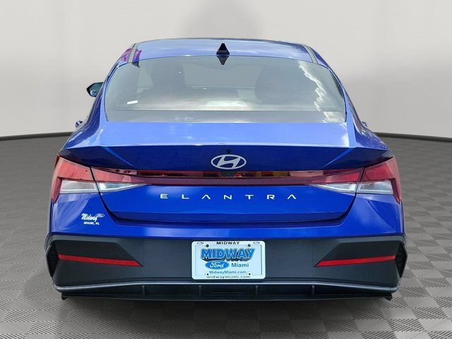 Used 2024 Hyundai Elantra SEL FWD image 5
