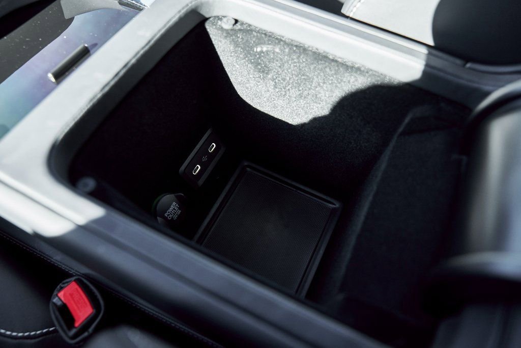 Used 2025 Aston Martin DBX 707 image 65