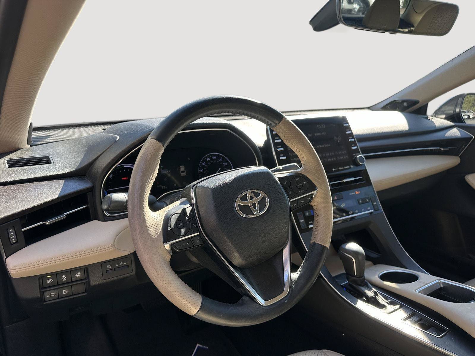 Used 2019 Toyota Avalon Limited FWD image 11