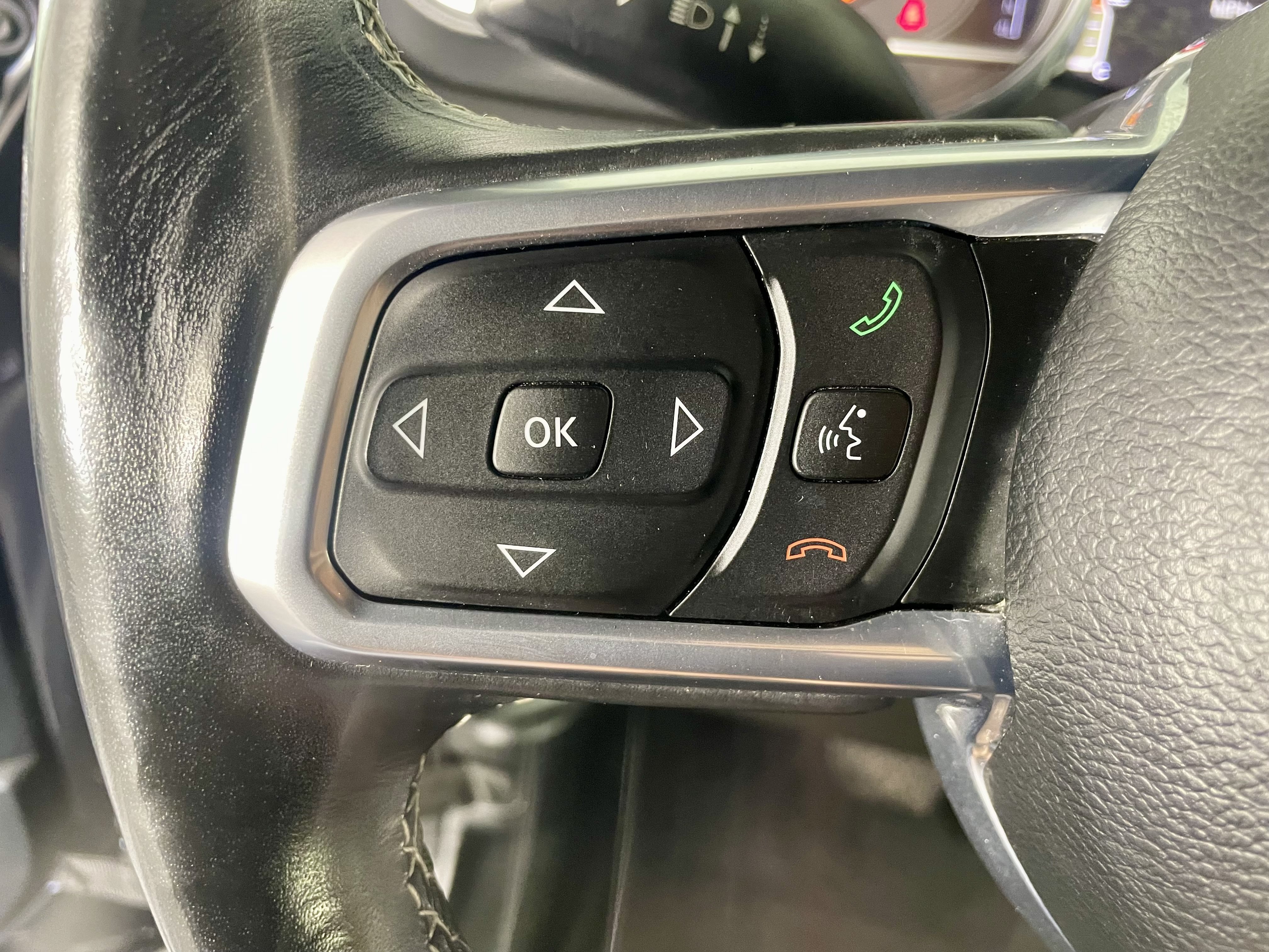 Used 2018 Jeep Wrangler Unlimited Sahara AWD/4WD image 13