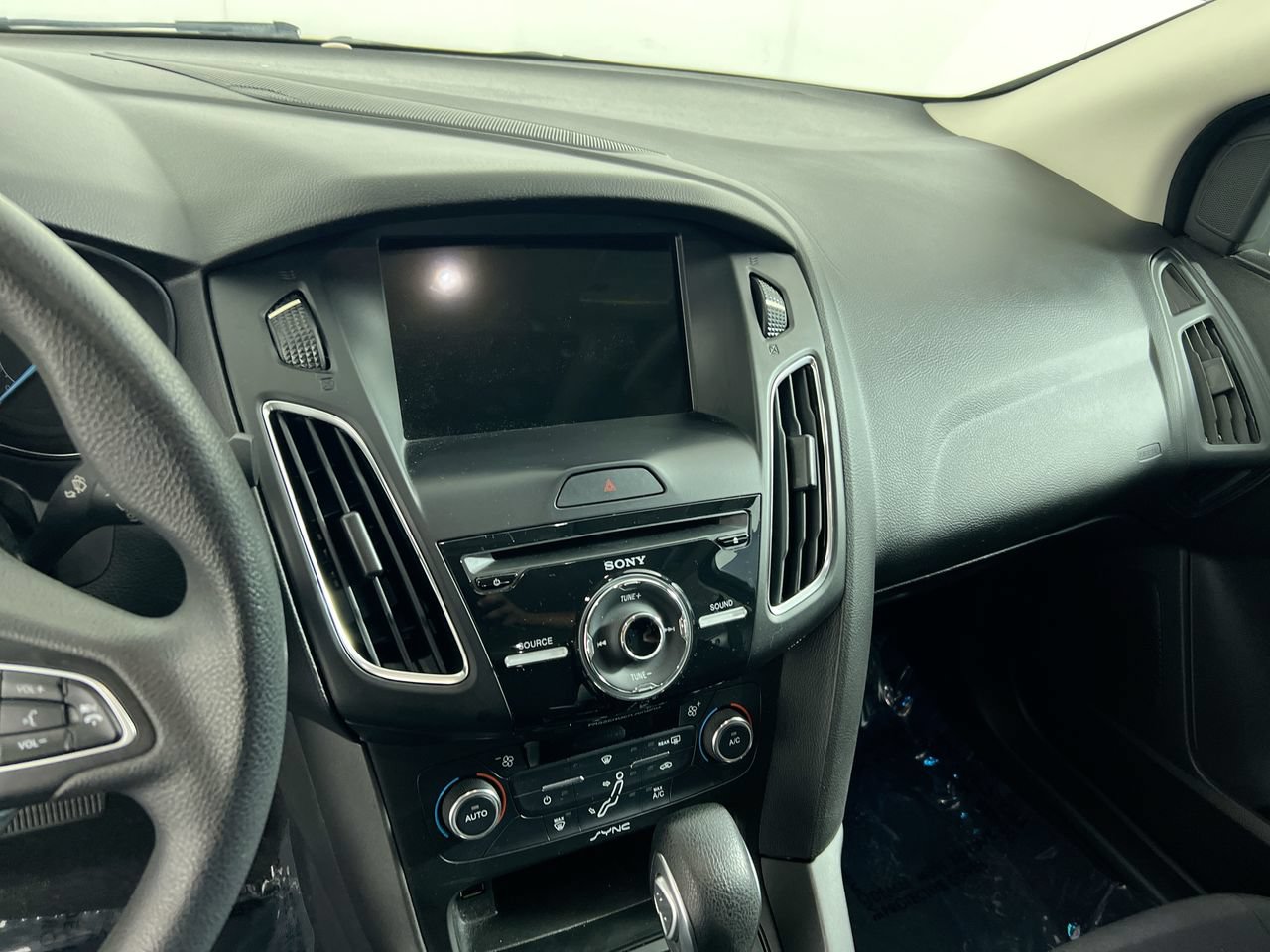 Used 2017 Ford Focus SEL FWD image 24