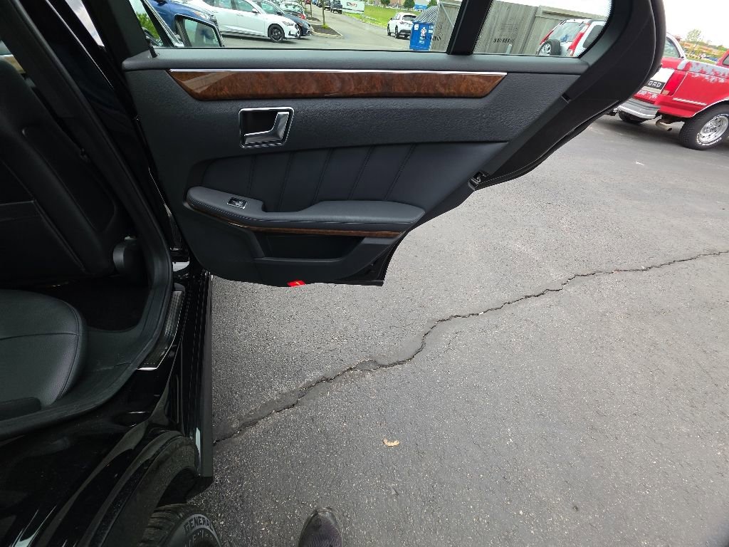 Used 2013 Mercedes-Benz E 350 4MATIC Sedan image 31