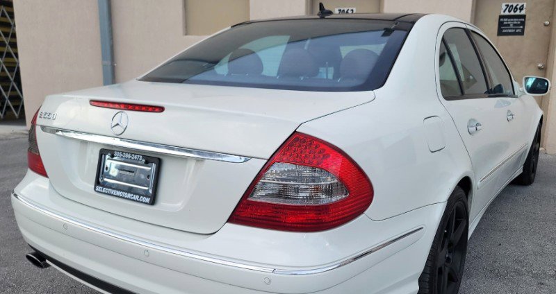 Used 2009 Mercedes-Benz E 550 Sedan image 8