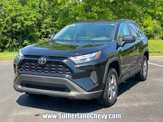 Used 2025 Toyota RAV4 LE AWD/4WD image 3