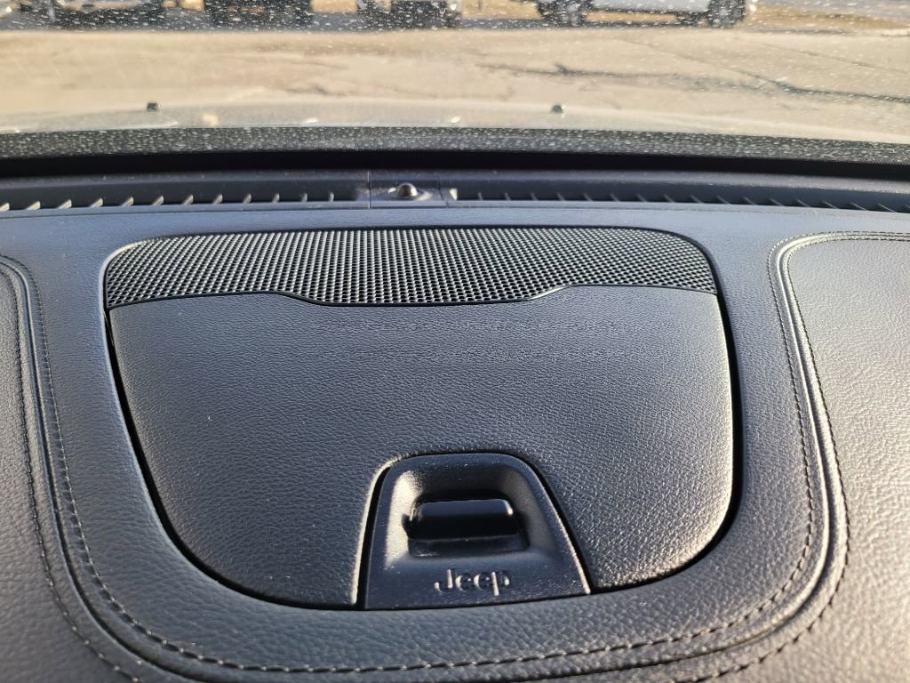 Used 2020 Jeep Cherokee Limited AWD/4WD image 29