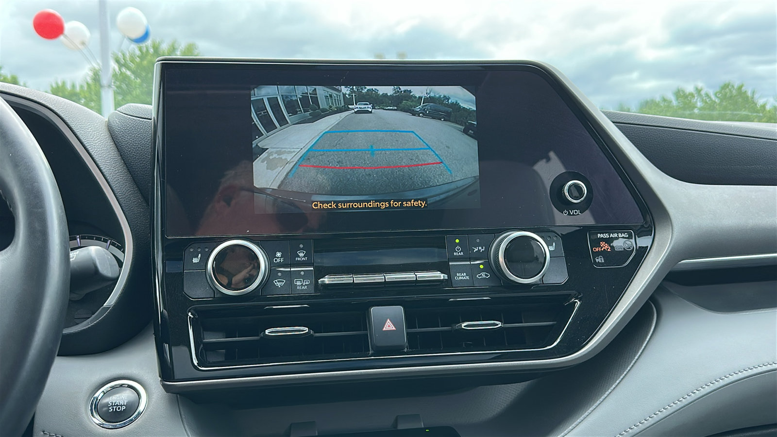 Used 2023 Toyota Highlander XLE FWD image 21
