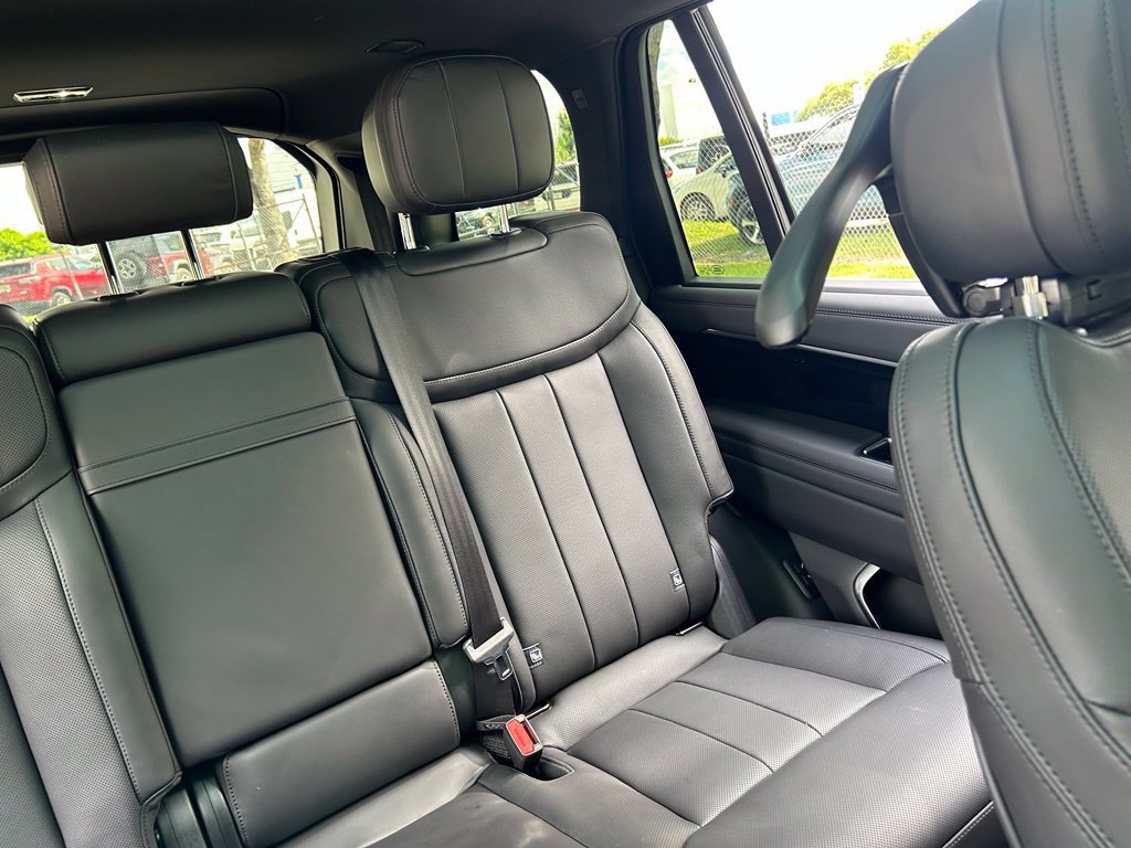 Used 2026 Land Rover Range Rover Long Wheelbase SE AWD/4WD image 14