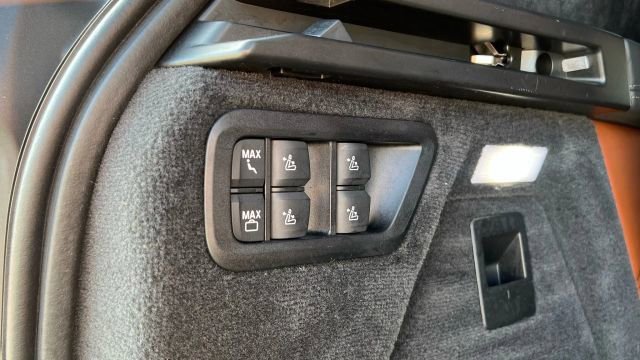 Used 2020 BMW X7 M50i image 80