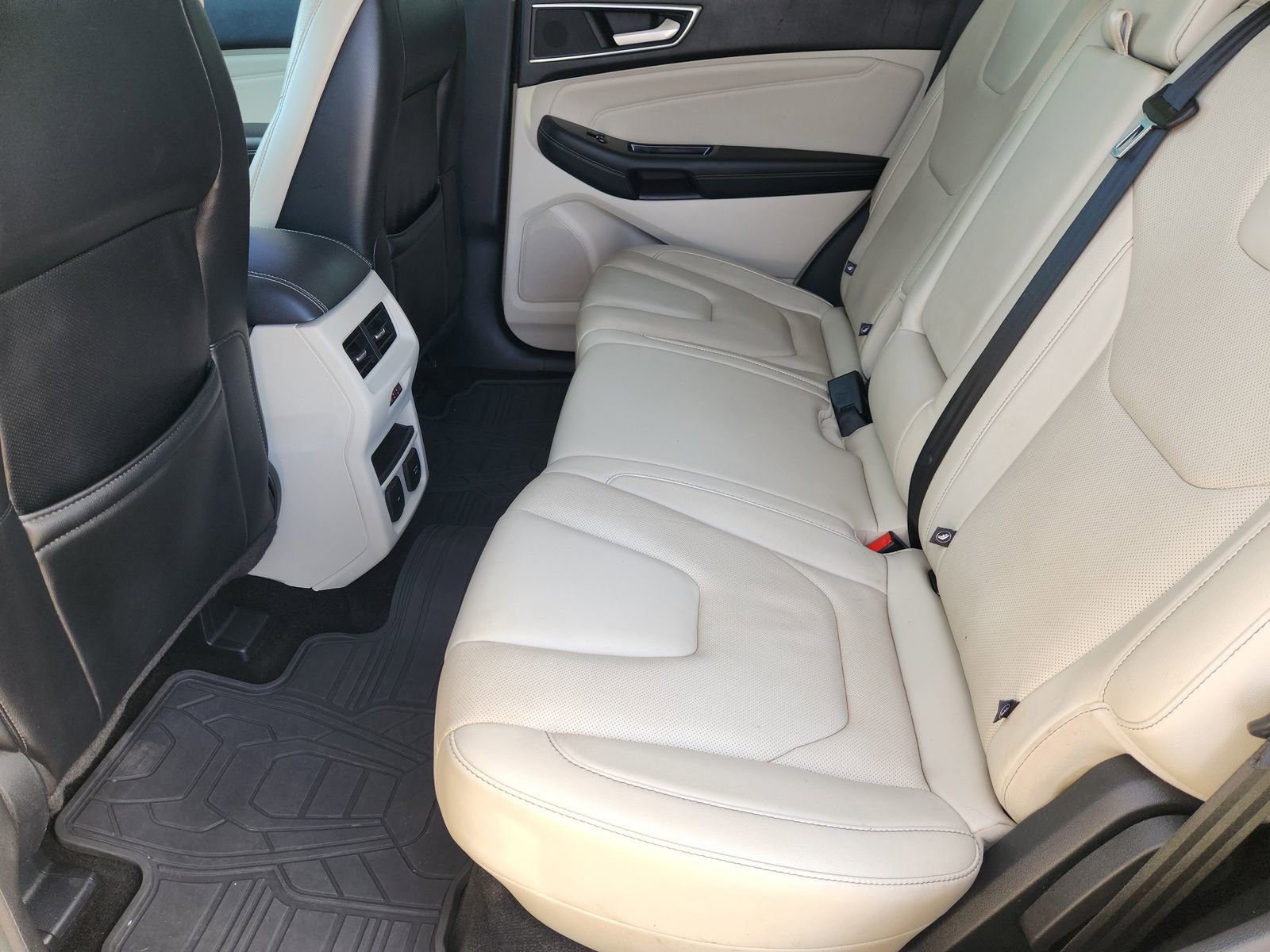 Used 2015 Ford Edge Titanium w/ Equipment Group 301A image 33