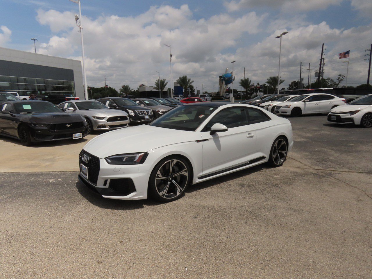 Used 2018 Audi RS 5 w/ Dynamic Plus Package AWD/4WD image 2