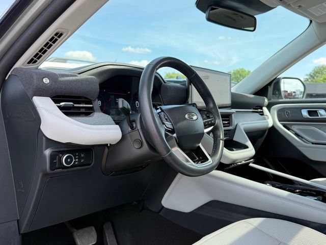 Used 2025 Ford Explorer Platinum w/ LUX Leather Package AWD/4WD image 14