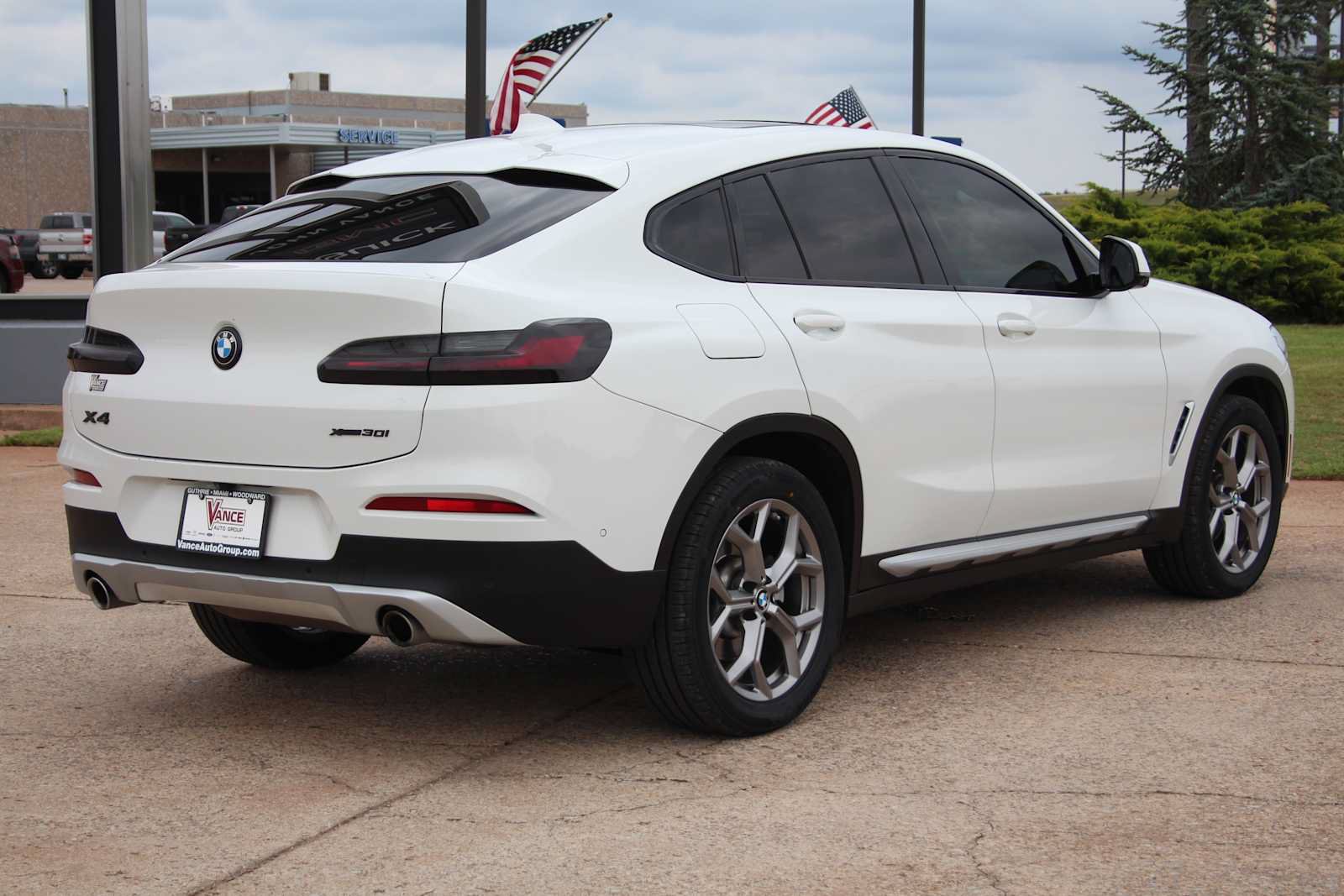 Used 2021 BMW X4 xDrive30i w/ Executive Package AWD/4WD image 12