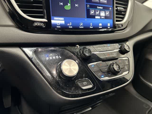 Used 2025 Chrysler Pacifica Select FWD image 24