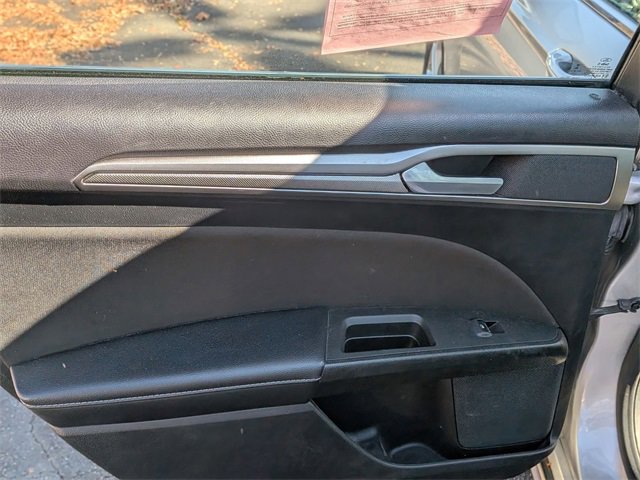 Used 2019 Ford Fusion SE image 25