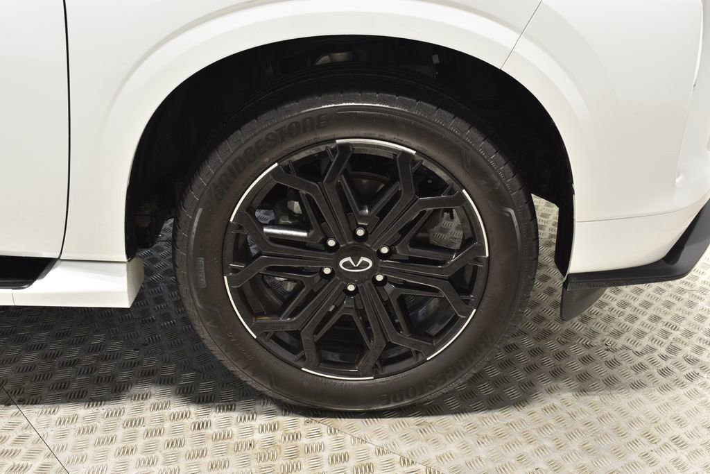 Certified 2026 INFINITI QX80 4WD w/ Sport Exterior Package image 39