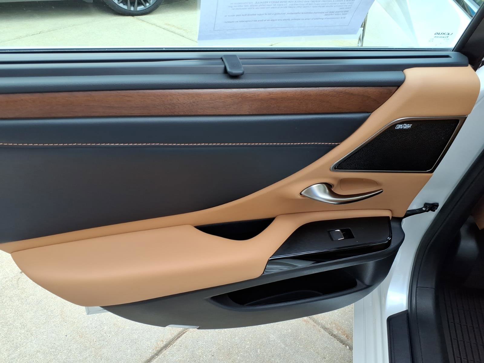 Used 2024 Lexus ES 350 Ultra Luxury w/ Accessory Package (Z1) FWD image 8