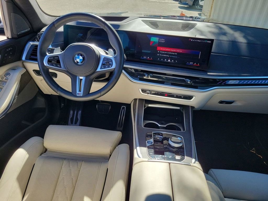Used 2025 BMW X7 M60i image 7