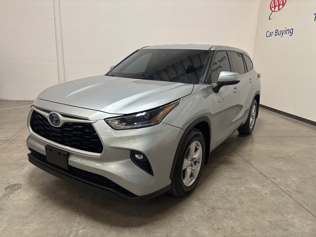 Used 2021 Toyota Highlander LE image 2