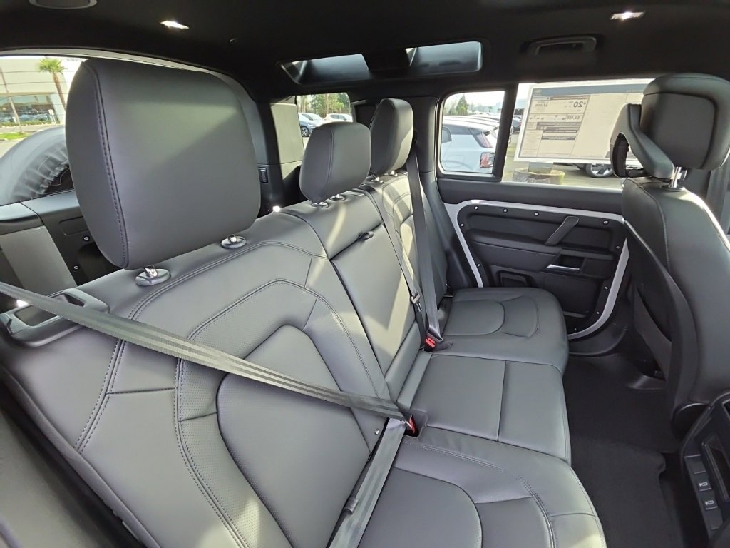 New 2026 Land Rover Defender 110 X-Dynamic SE image 18
