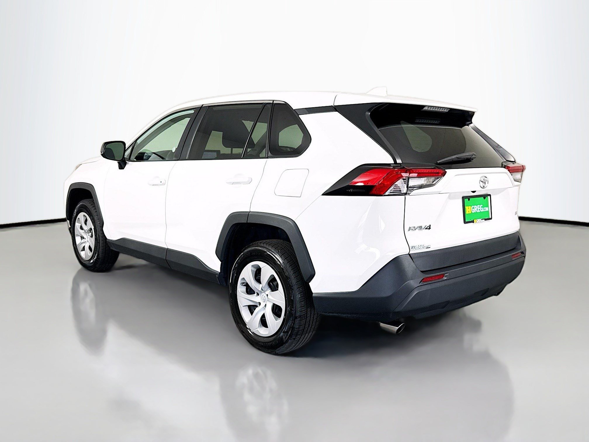 Used 2024 Toyota RAV4 LE FWD image 7