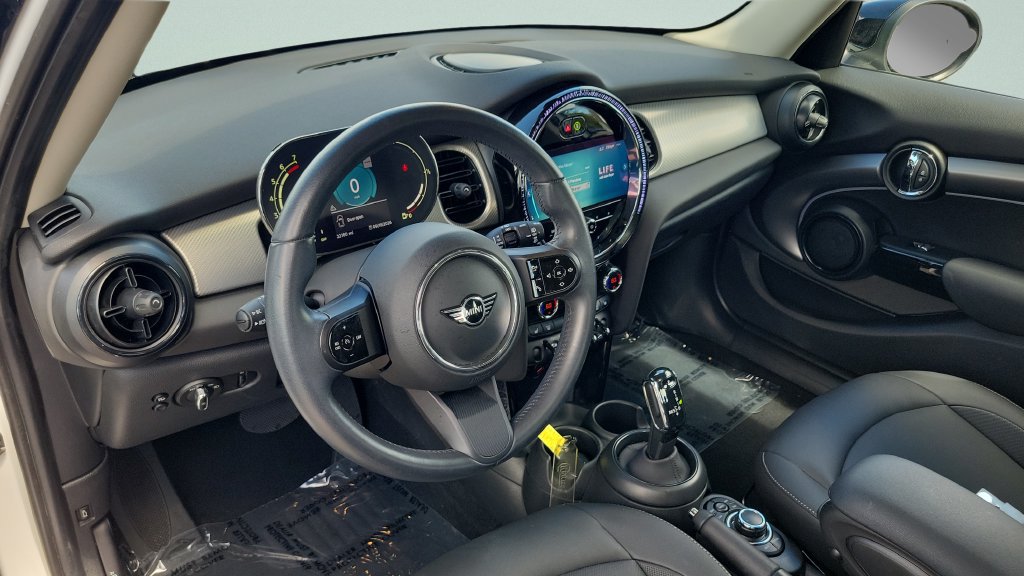 Used 2024 MINI Cooper 4-Door Hardtop FWD image 11