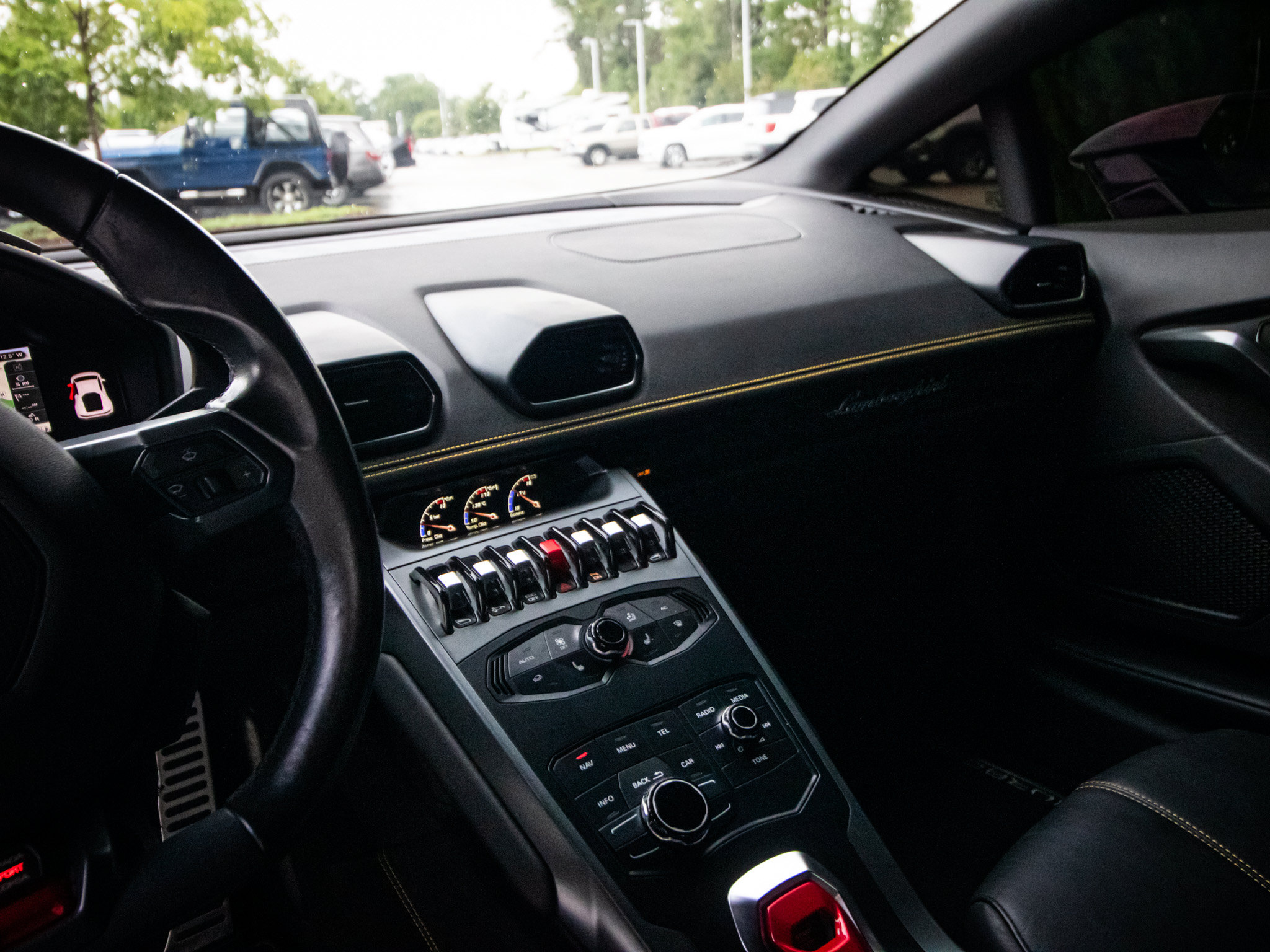 Used 2015 Lamborghini Huracan LP 610-4 AWD/4WD image 31