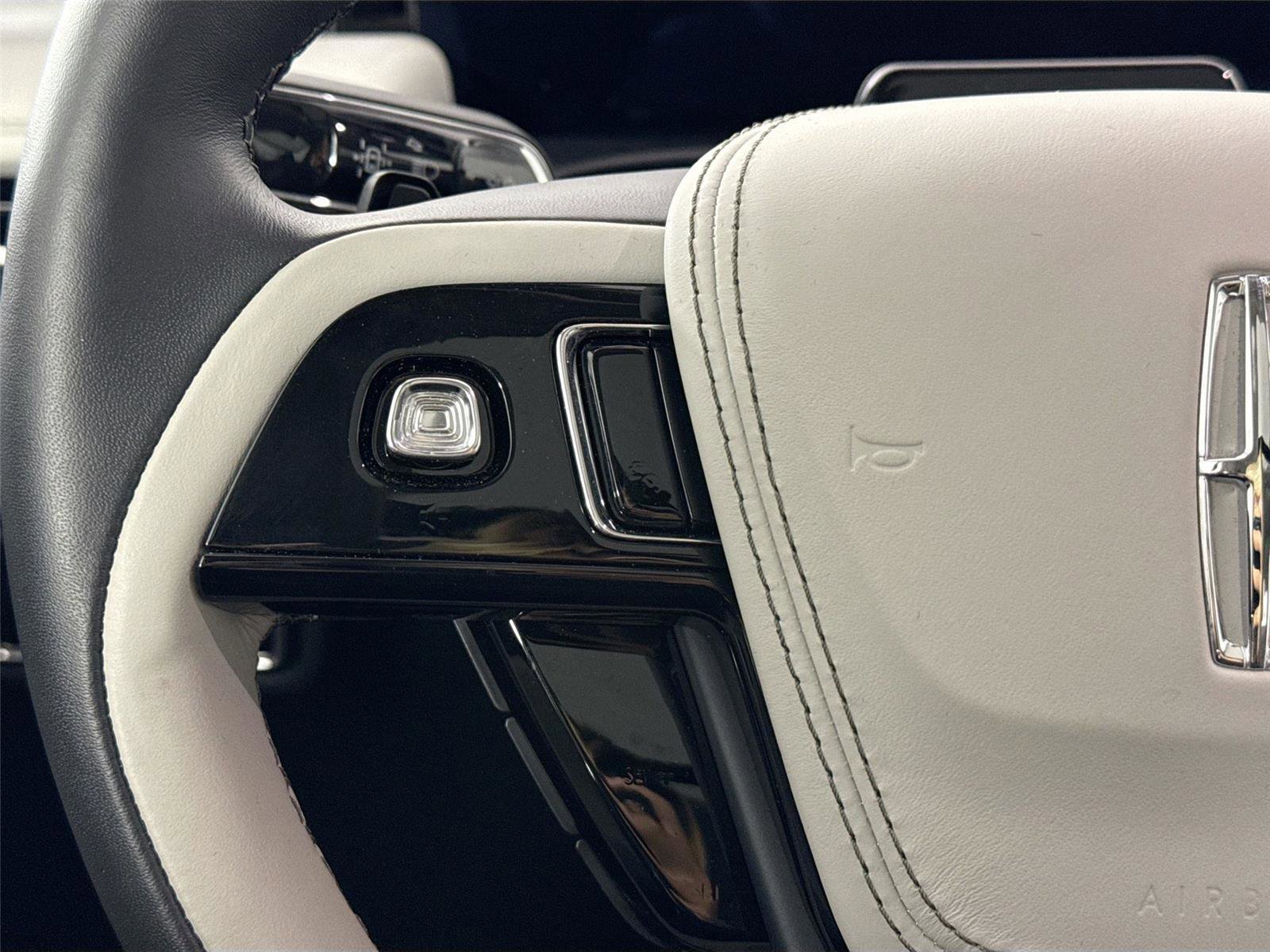 Used 2025 Lincoln Aviator Reserve w/ Equipment Group 201A AWD/4WD image 18