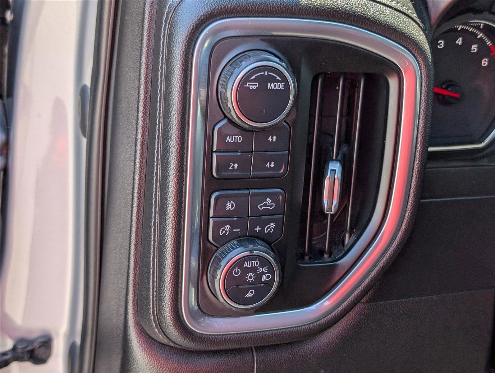 Used 2021 Chevrolet Silverado 1500 LTZ w/ LTZ Convenience Package II AWD/4WD image 24