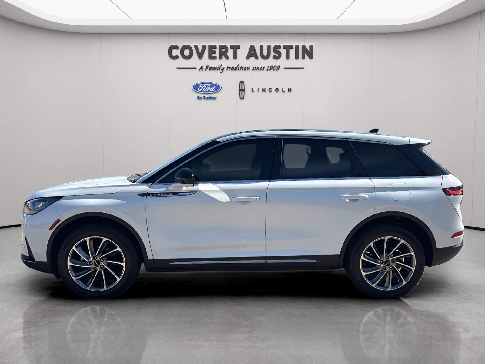 Used 2024 Lincoln Corsair FWD w/ Equipment Group 101A image 2