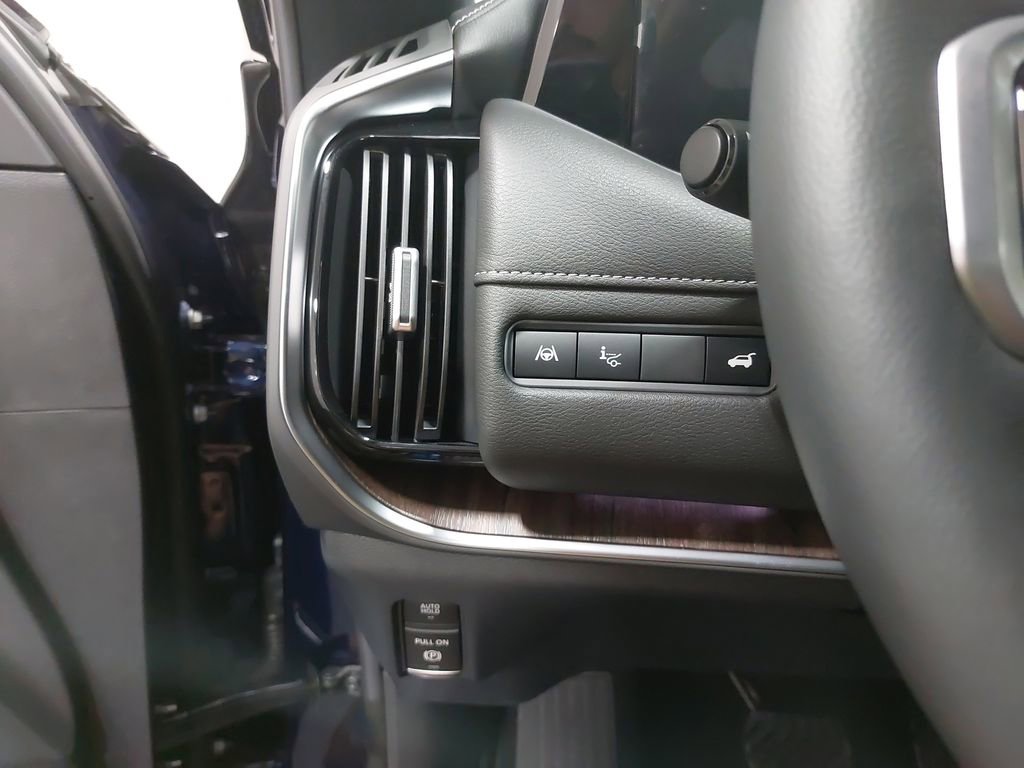 New 2025 Nissan Armada SL w/ Captain's Chari Seat Package image 29