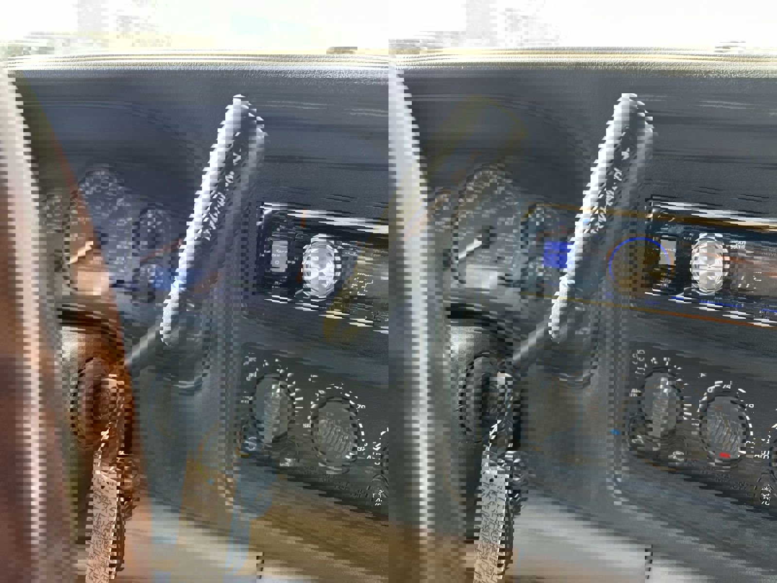 Used 2002 Chevrolet Avalanche 2500 w/ Convenience Pkg image 14