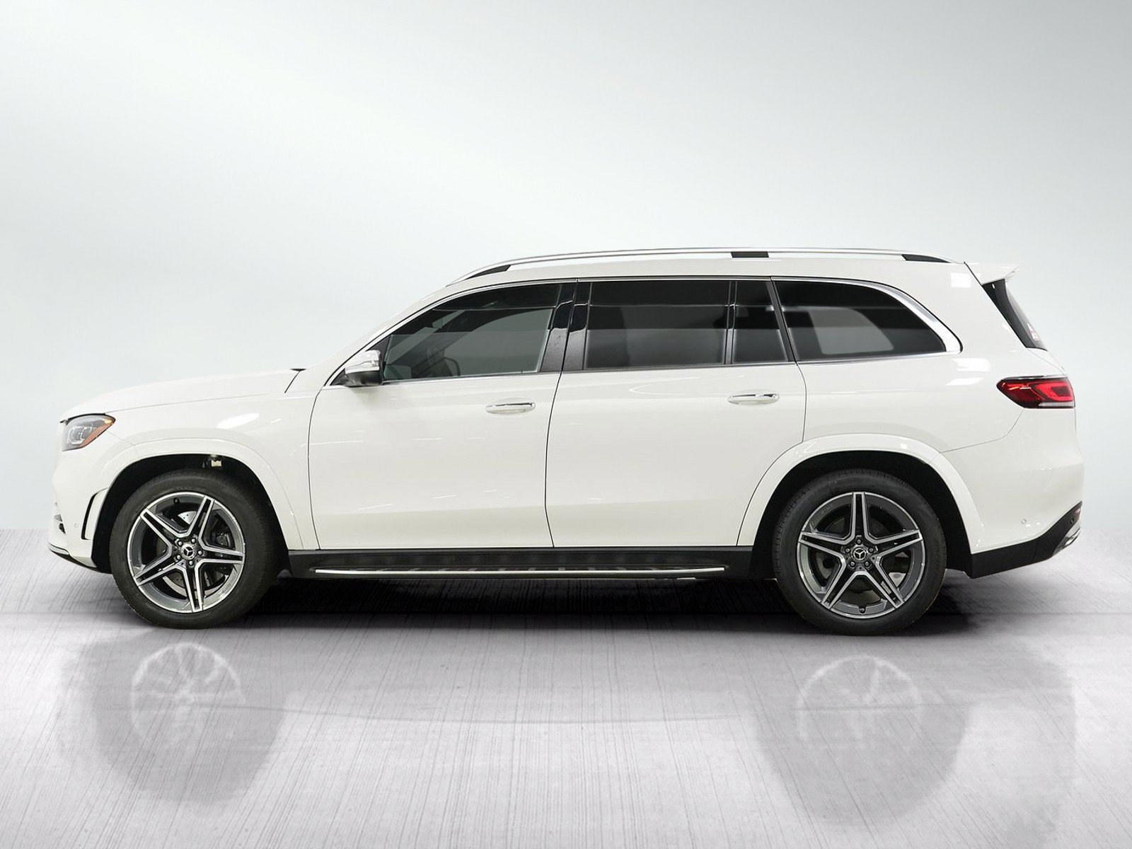Used 2022 Mercedes-Benz GLS 450 4MATIC image 2