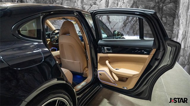 Used 2022 Porsche Panamera 4 w/ Premium Package image 15