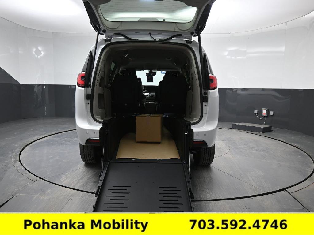 Used 2024 Chrysler Pacifica Touring-L