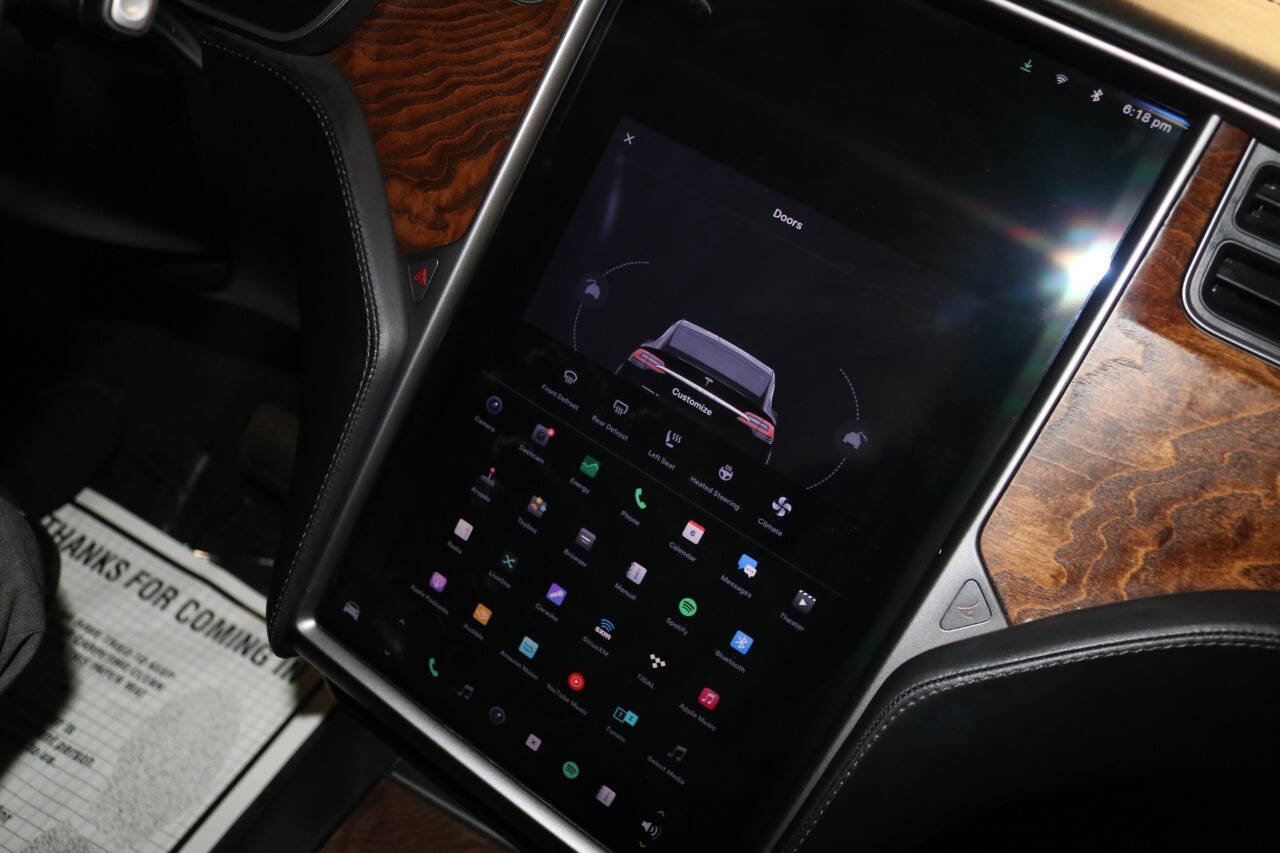 Used 2020 Tesla Model X image 40