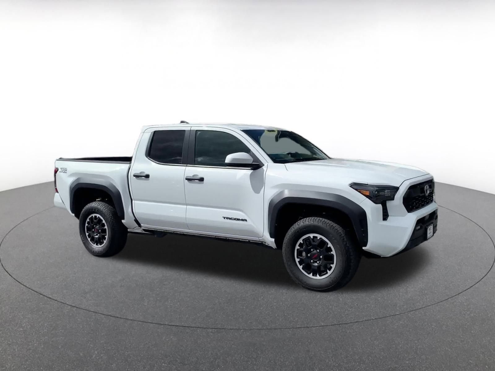 Used 2025 Toyota Tacoma SR video 2