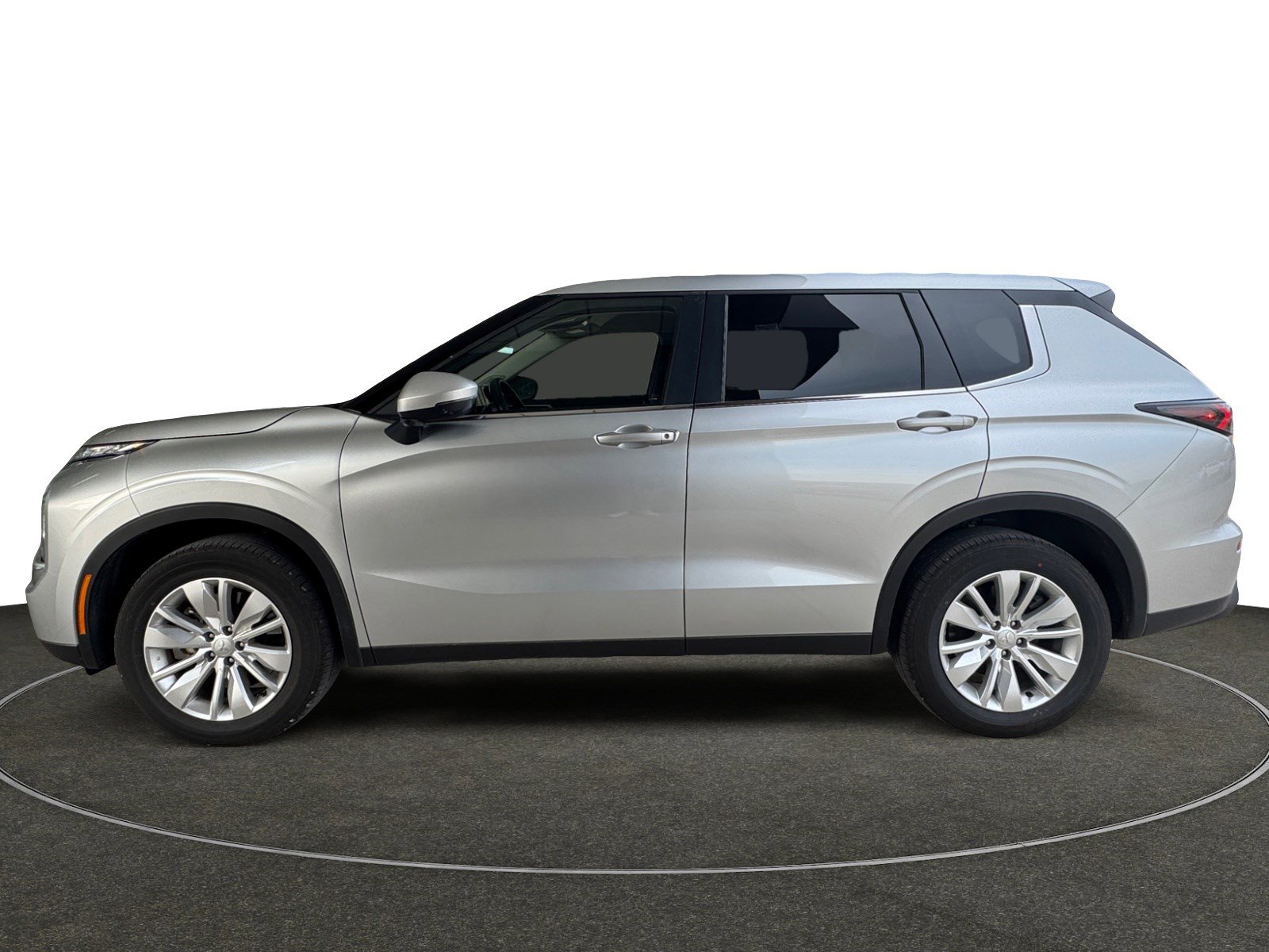 Used 2025 Mitsubishi Outlander ES image 2