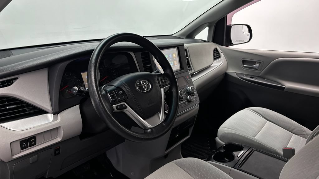 Used 2015 Toyota Sienna LE FWD image 9