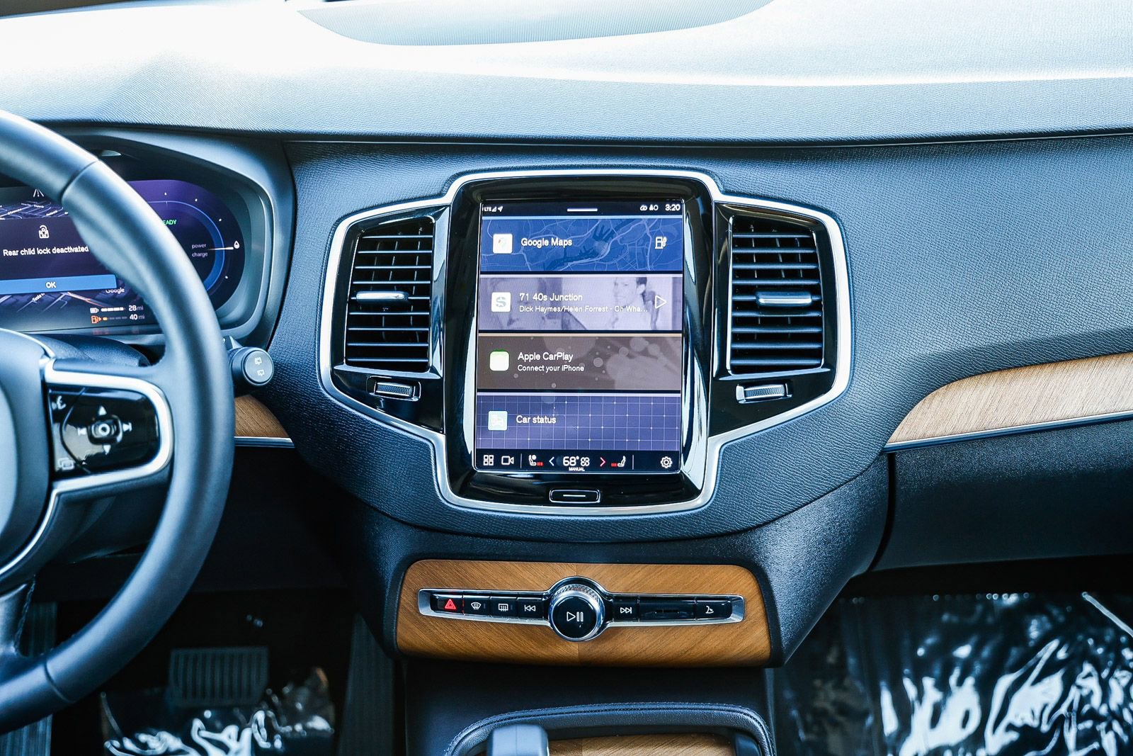 Used 2023 Volvo XC90 T8 Plus image 11