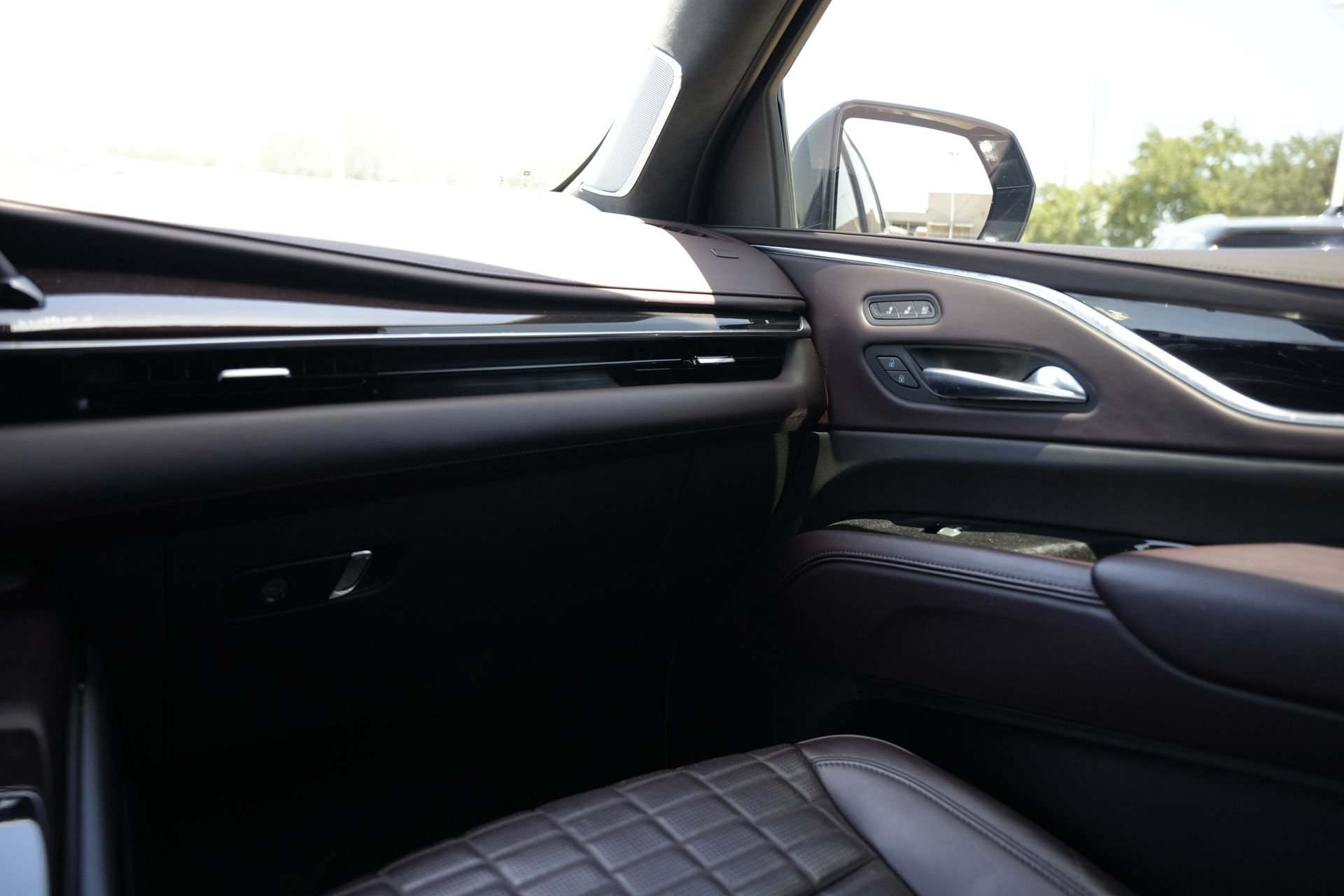Used 2022 Cadillac Escalade Sport Platinum w/ Heavy-Duty Trailer Package AWD/4WD image 9